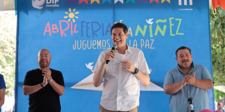 Con inflables gigantes, DIF Morelia celebra a las y los niños