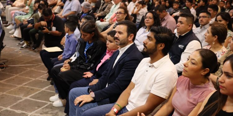 Orquesta de niñas y niños morelianos brilla en Premiación al Mérito Infantil ‘Sapirhaticheri’