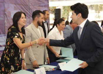 Impulso a futuros docentes con entrega de títulos y beca de movilidad: Iemsysem