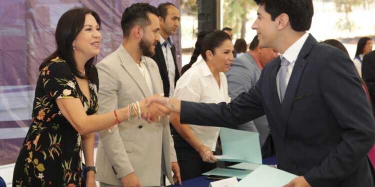 Impulso a futuros docentes con entrega de títulos y beca de movilidad: Iemsysem