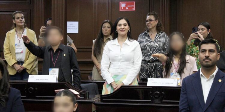 Diputados, obligados a legislar a favor de los niños y niñas: Diana Espinoza