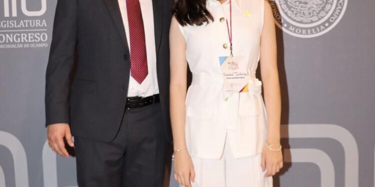 Felicita Vicente Gómez participación de Issabela Infante Rojas, en el Parlamento Infantil 2025