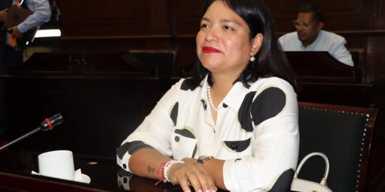 Desde el Congreso, Eréndira Isauro remarca su compromiso con la niñez indígena de Michoacán