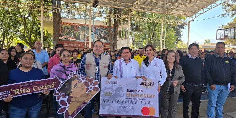 Entrega de tarjetas de Beca “Rita Cetina” presenta avance del 70 por ciento, en Michoacán