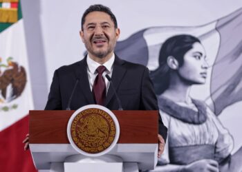 Invita Martí Batres a continuar cambio voluntario de 6 a 8 horas de trabajo a personal de salud del ISSSTE