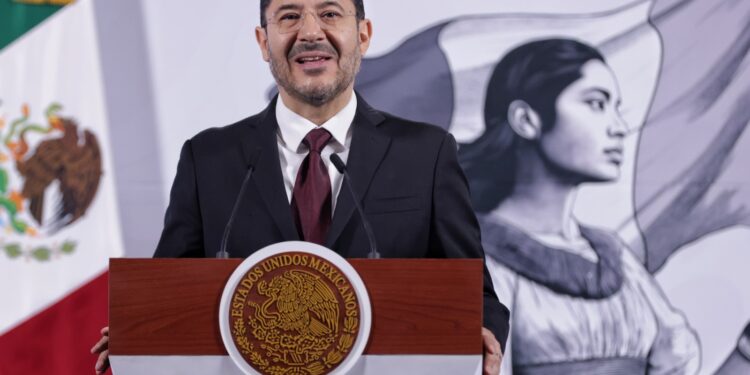 Invita Martí Batres a continuar cambio voluntario de 6 a 8 horas de trabajo a personal de salud del ISSSTE