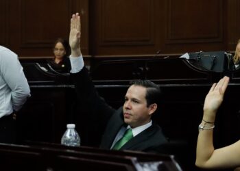 Alfredo Anaya presenta iniciativa para fortalecer organismos operadores de agua en Michoacán