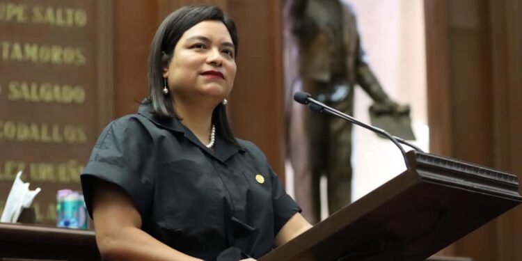 Eréndira Isauro propone garantizar atención médica a mujeres en cárceles de Michoacán