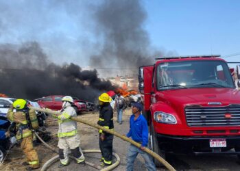 Incendio en “Grúas Profesionales” fue atendido y controlado por cuerpos de emergencia