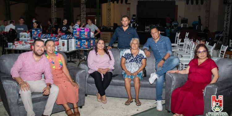 El pilar fundamental de la sociedad, las Madres, fueron homenajeadas en su día por el ayuntamiento de La Huacana