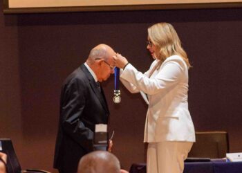 Yarabí Ávila entrega la Presea “Vasco de Quiroga” a destacados nicolaitas