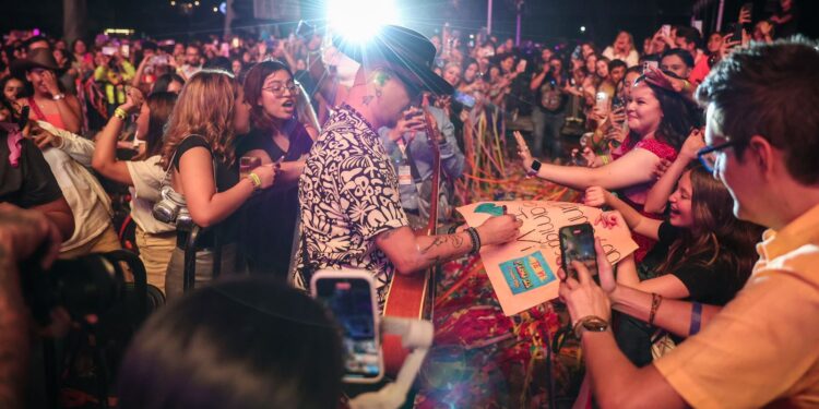 Piso 21 rinde homenaje a “El Buki” en el Festival Michoacán de Origen