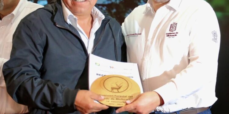 Refrenda Bedolla compromiso con medio ambiente y reconoce labor de la Cofom