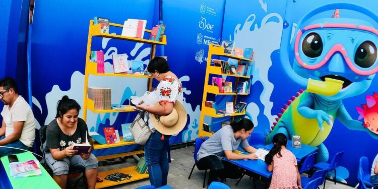 Fomento a la lectura en el pabellón Aqua Aventuras: Gabriela Molina