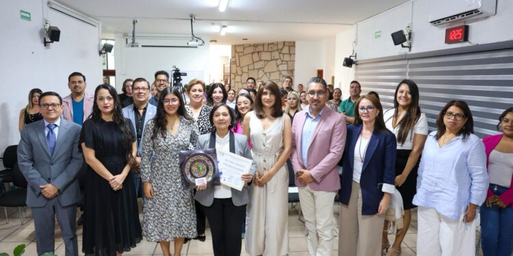 Senadora Amalia García imparte ponencia en el IEM sobre participación política y derechos de las mujeres