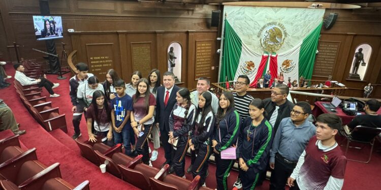 Presenta Vicente Gómez iniciativa para incluir la violencia digital en la Ley de Derechos de NNA