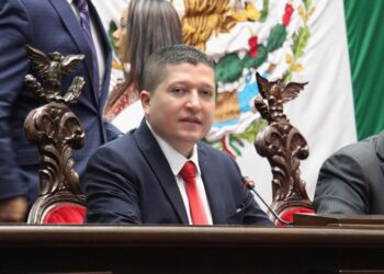 Presenta Vicente Gómez iniciativa para incluir la violencia digital en la Ley de Derechos de NNA