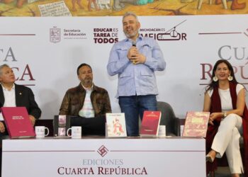Presenta Bedolla la editorial de Michoacán Cuarta República