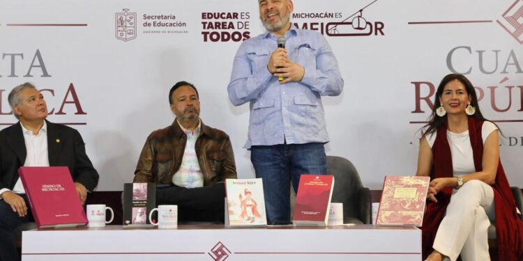 Presenta Bedolla la editorial de Michoacán Cuarta República