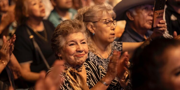 ¡Concierto gratis para mamá! Espinoza Paz llega mañana al Festival de Origen