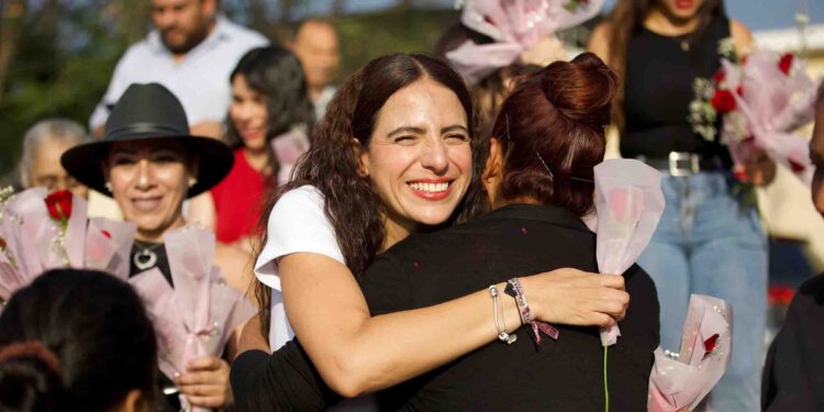 Giulianna Bugarini celebra a cientos de mamás morelianas con amor, regalos y música