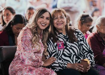 El Gobierno Municipal celebra a las madres con música, regalos y mucho cariño