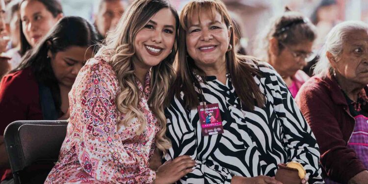 El Gobierno Municipal celebra a las madres con música, regalos y mucho cariño