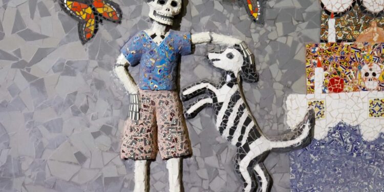 Catrinas de Capula dan vida al bajopuente de Villas del Pedregal: SCOP