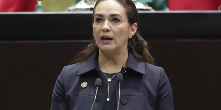 Busca iniciativa prohibir la sobreventa de boletos en vuelos nacionales y establecer multas por incumplimiento