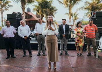 Reconoce Gobierno Municipal de Salvador Escalante a maestras y maestros en su día