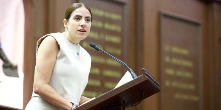 Giulianna Bugarini presenta iniciativa para romper con la misoginia entre mujeres