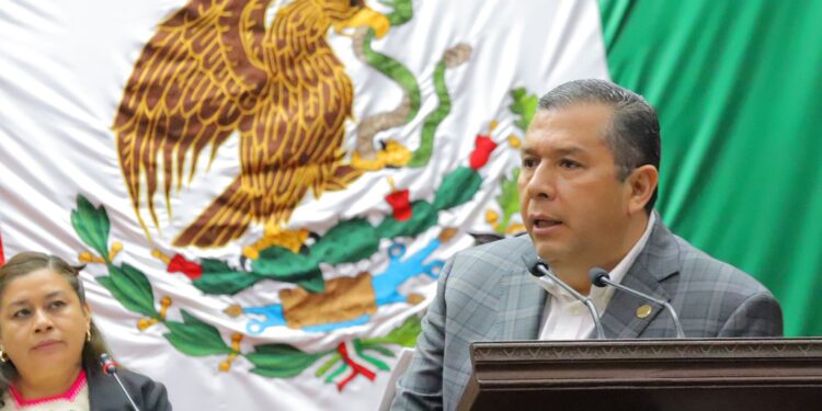 Con iniciativa de reforma, Barragán busca frenar la automedicación