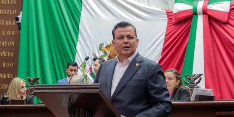 Con iniciativa de reforma, Barragán busca frenar la automedicación