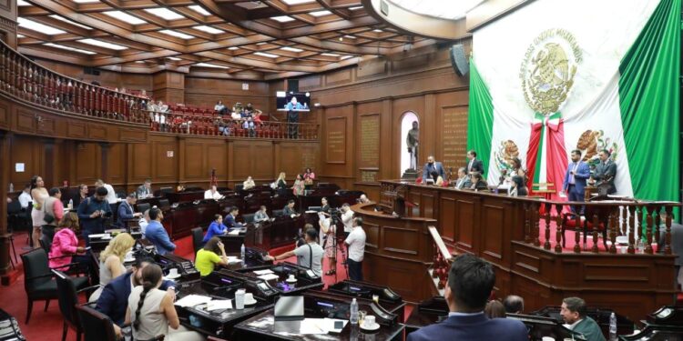 Con iniciativa de reforma, Barragán busca frenar la automedicación