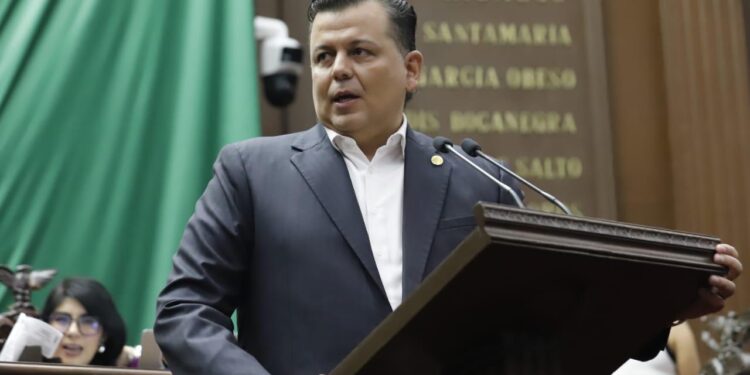 Con iniciativa de reforma, Barragán busca frenar la automedicación