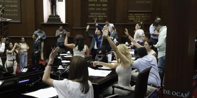 Modifica 76 Legislatura nombre de dos Comisiones de Dictamen