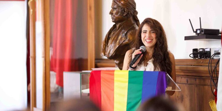 Giulianna Bugarini refrenda su compromiso con los derechos de la comunidad LGBTQ+