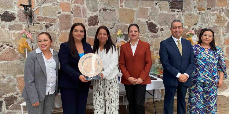 Reconoce diputada Tere Herrera a maestros, como pilares en la educación en Michoacán