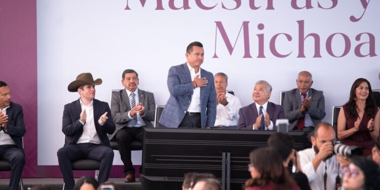 Reconoce Torres Piña labor de las y los maestros en la transformación de Michoacán