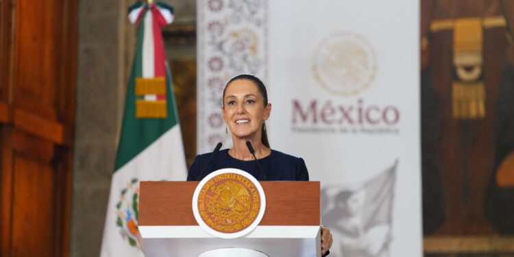 PRESIDENTA CLAUDIA SHEINBAUM ANUNCIA INCREMENTO SALARIAL DEL 9% RETROACTIVO A ENERO Y DEL 1% ADICIONAL A PARTIR DE SEPTIEMBRE EN RECONOCIMIENTO A LAS MAESTRAS Y MAESTROS DE MÉXICO