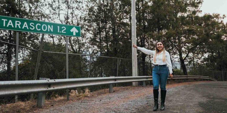 Arranca reencarpetamiento de vialidad principal en Tarascón, con más de 8 mil m² de mejora