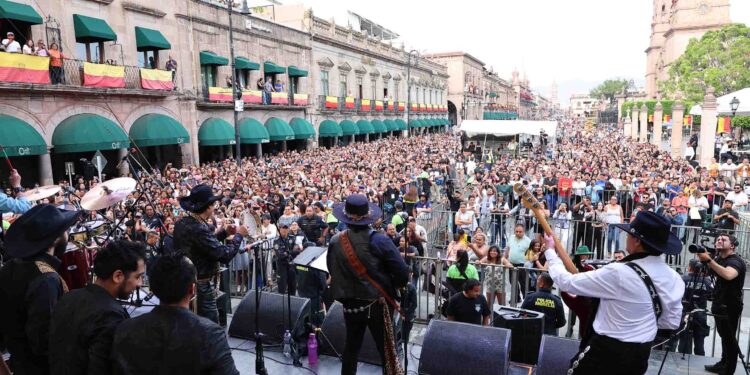 Con Los Felinos, inicia el magno concierto para celebrar a Morelia