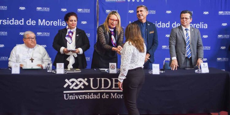 Red Juntos por Michoacán entrega a docentes el reconocimiento “Mérito a la Excelencia Educativa”