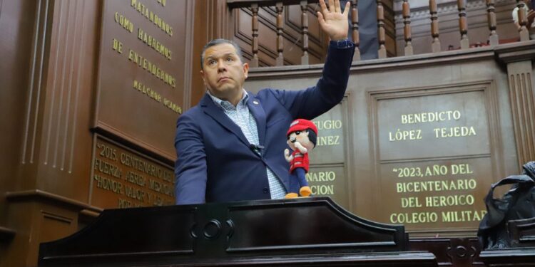 Barragán presenta iniciativa para garantizar seguros de vida dignos a policías de Michoacán