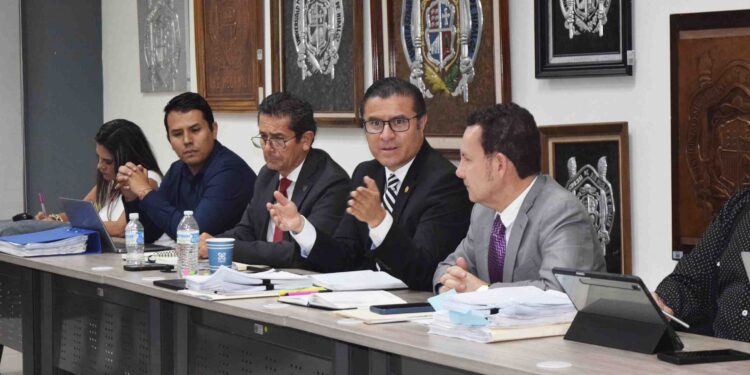 Plena disposición al diálogo con académicos refrenda administración de Yarabí Ávila