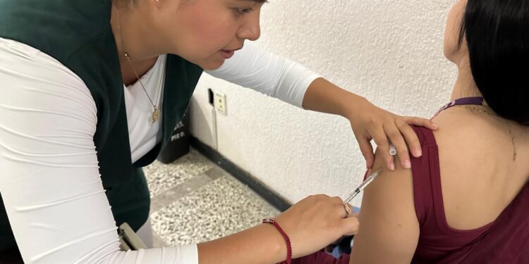 Invita IMSS Michoacán a la población en general a completar sus esquemas de vacunación