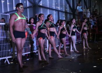 Casi mil nadadores participaron en fiesta acuática deportiva: Cecufid