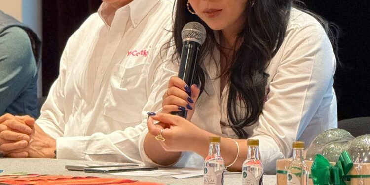 Ario de Rosales anuncia su tercera edición de la Feria del Mezcal