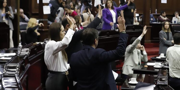 Tipifica 76 Legislatura la apología del delito salvaguardando la libertad de expresión y prensa