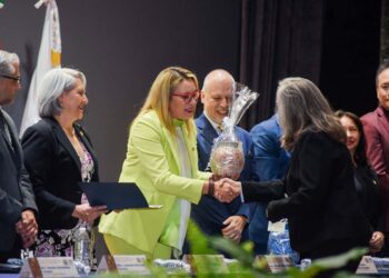 Vamos con paso fuerte y firme por más logros en la UMSNH: Yarabí Ávila